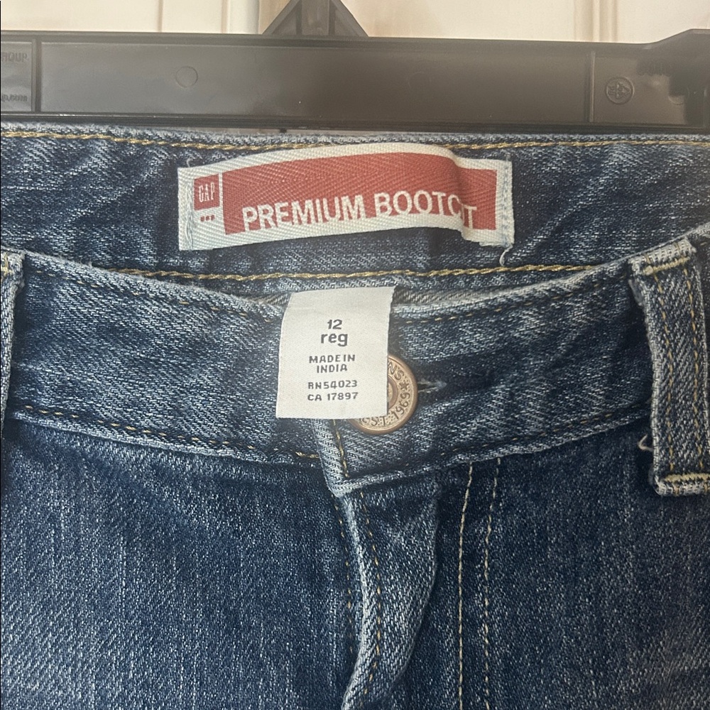 GAP Women's Classic Straight Leg Blue Jeans - Picture 2 of 4